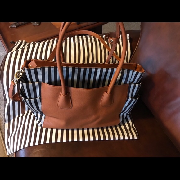 HENRI BENDEL-MISS BENDEL BABY BAG + DUST COVER - Picture 3 of 3